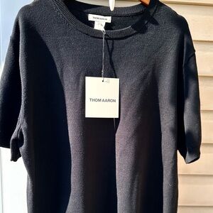 NWT! Thom Aaron Crew-Neck Black tshirt with Short Sleeves. Size: Medium